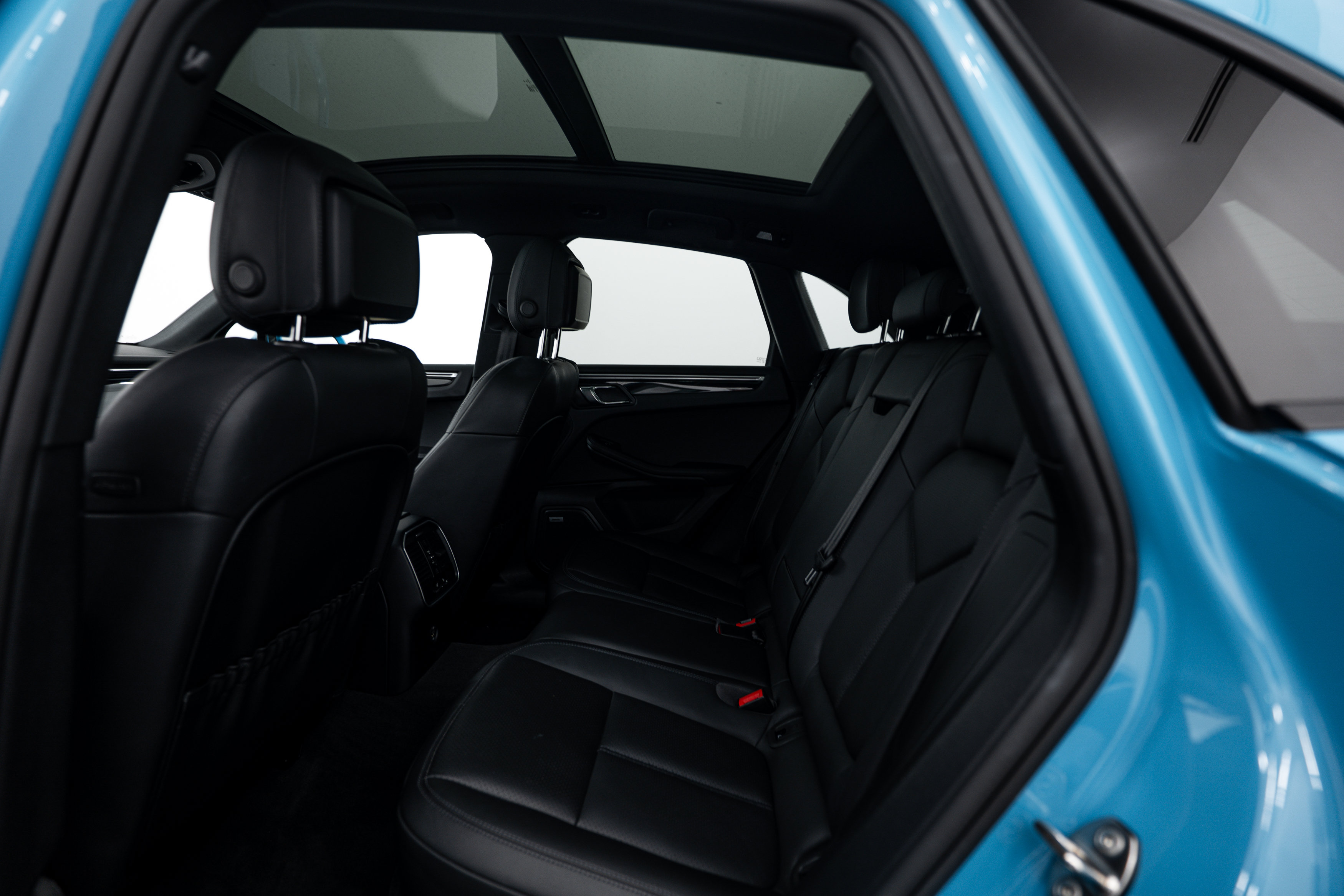 Certified 2019 Porsche Macan AWD/4WD image 21