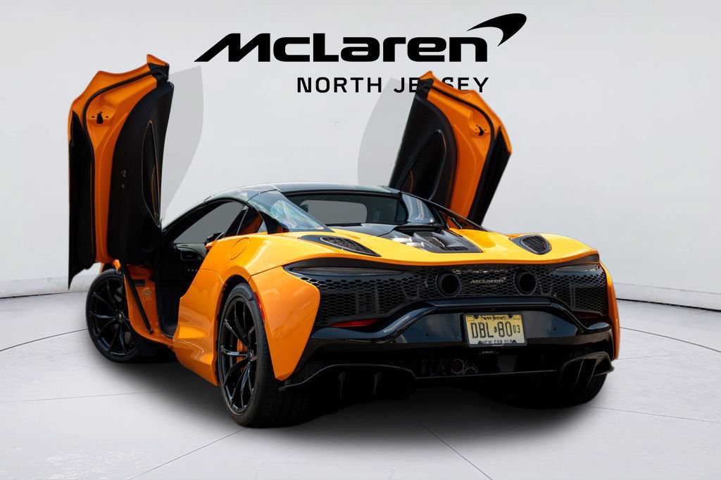 Used 2025 McLaren Artura Spider RWD image 22