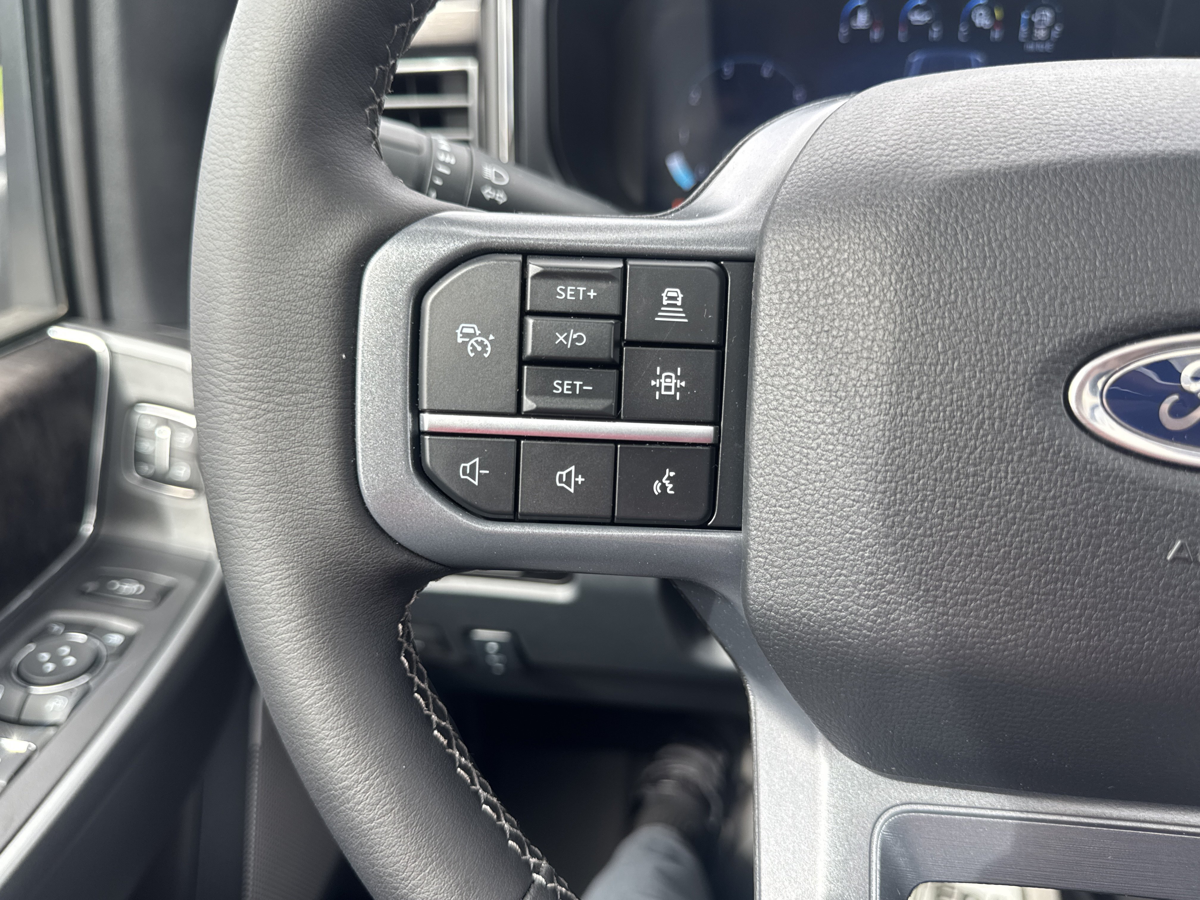 New 2026 Ford F350 Lariat w/ Black Appearance Package AWD/4WD image 18