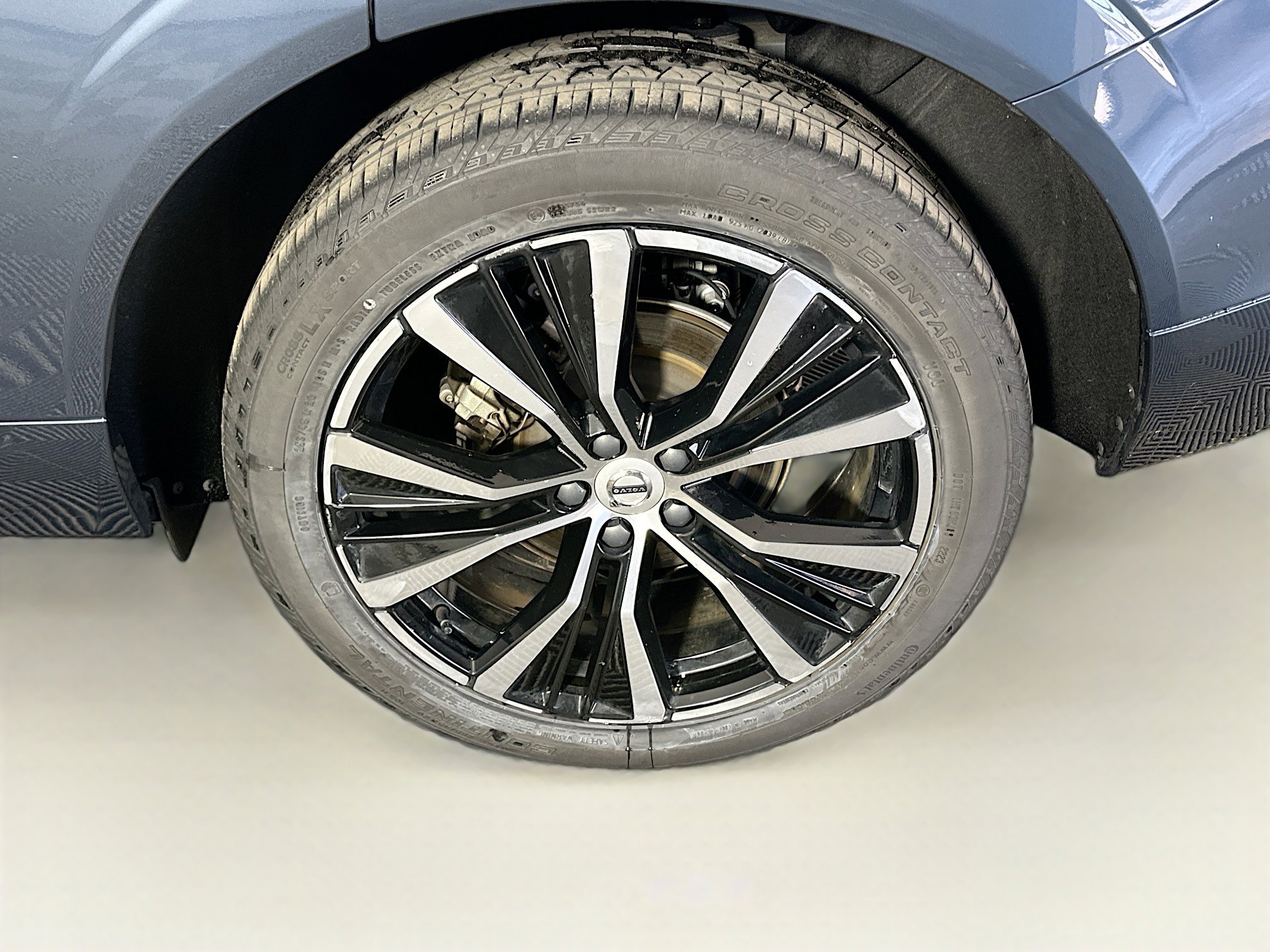 Used 2024 Volvo XC60 B5 Plus image 11