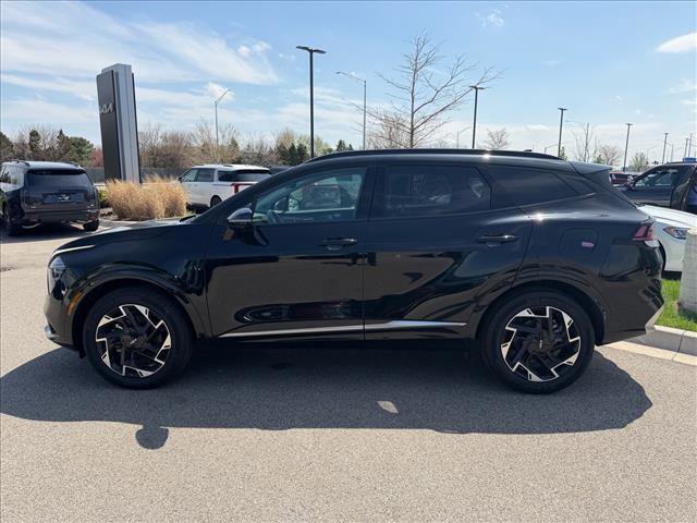 Used 2025 Kia Sportage SX image 3