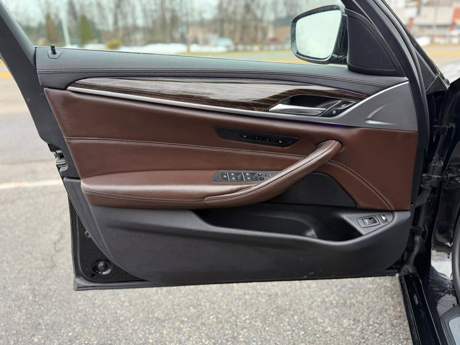 Used 2018 BMW 530e RWD image 14