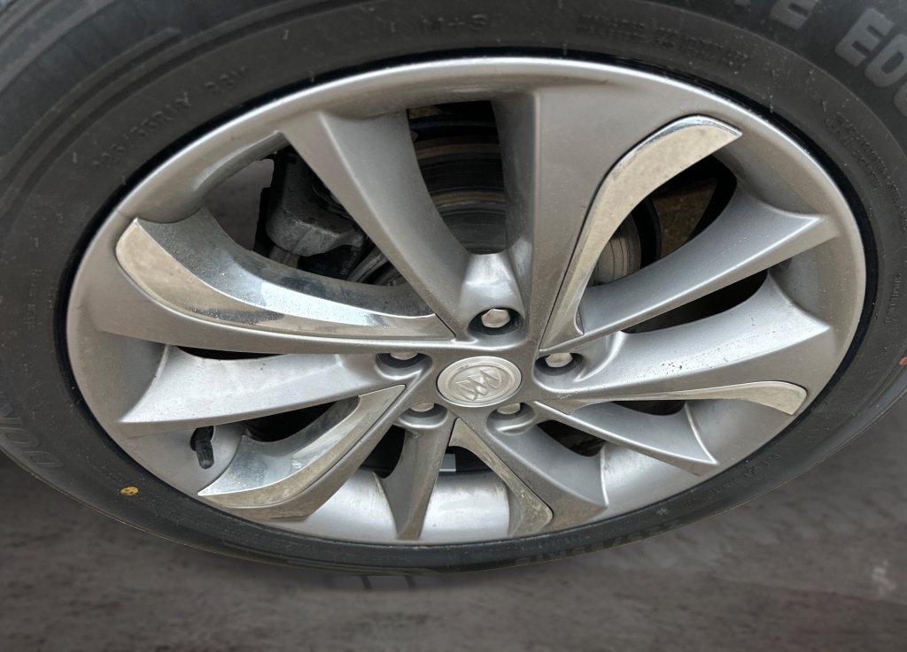 Used 2021 Buick Encore GX Essence w/ Experience Buick Package FWD image 16