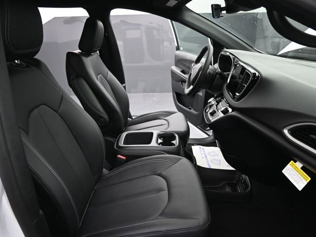 New 2026 Chrysler Voyager LX FWD image 23
