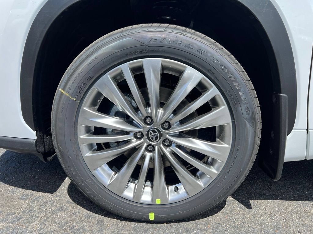 New 2026 Toyota Highlander Platinum AWD/4WD image 6
