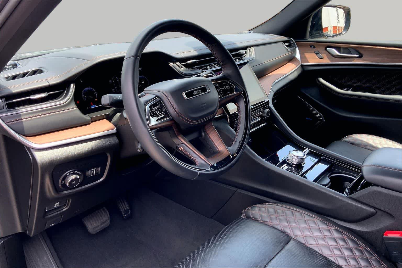 Used 2022 Jeep Grand Cherokee Summit w/ Adv Protech Group IV AWD/4WD image 17