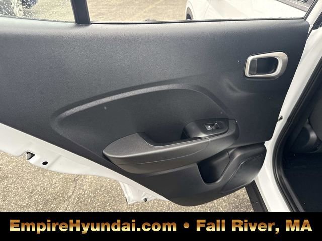 Used 2025 Hyundai Venue SE image 15