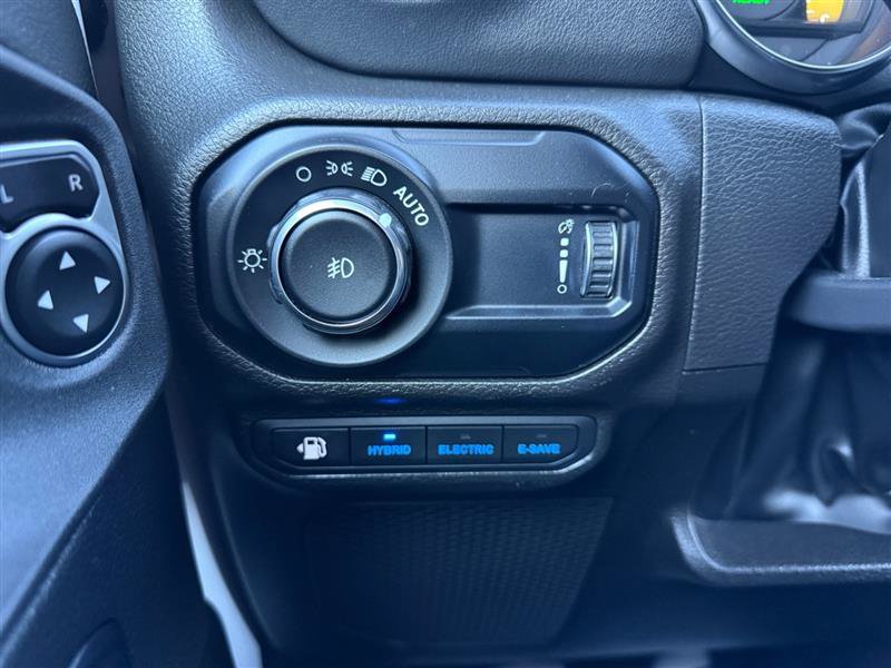 Used 2023 Jeep Wrangler Unlimited Sahara w/ Cold Weather Group AWD/4WD image 32