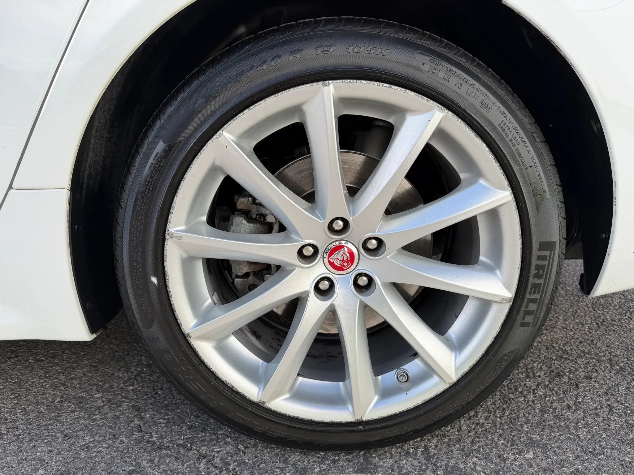 Used 2018 Jaguar XJ R-Sport RWD image 8