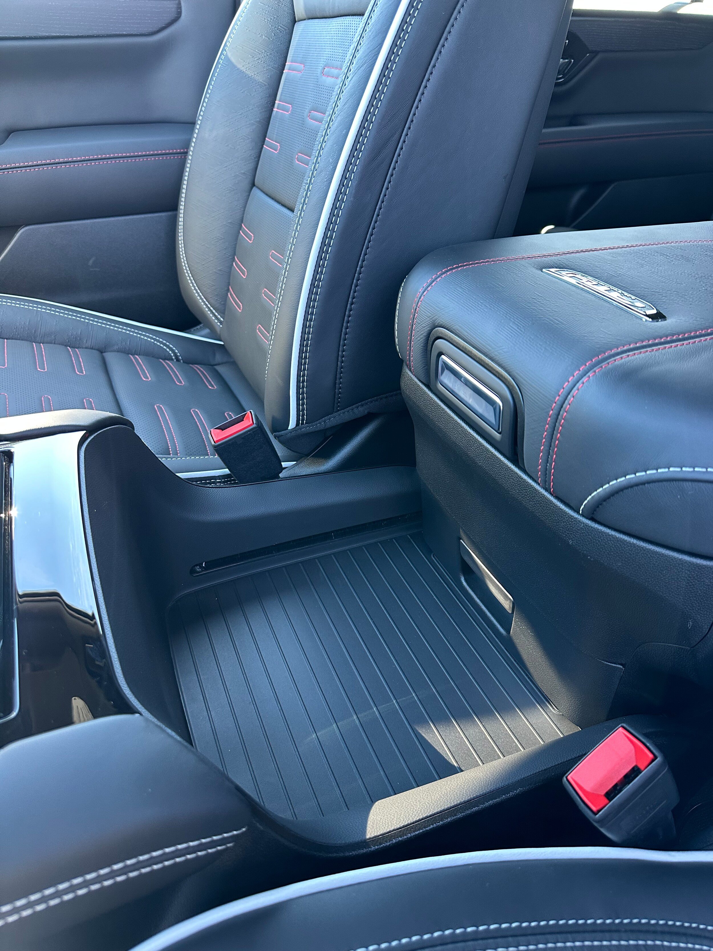 New 2026 GMC Yukon XL AT4 Ultimate AWD/4WD image 25