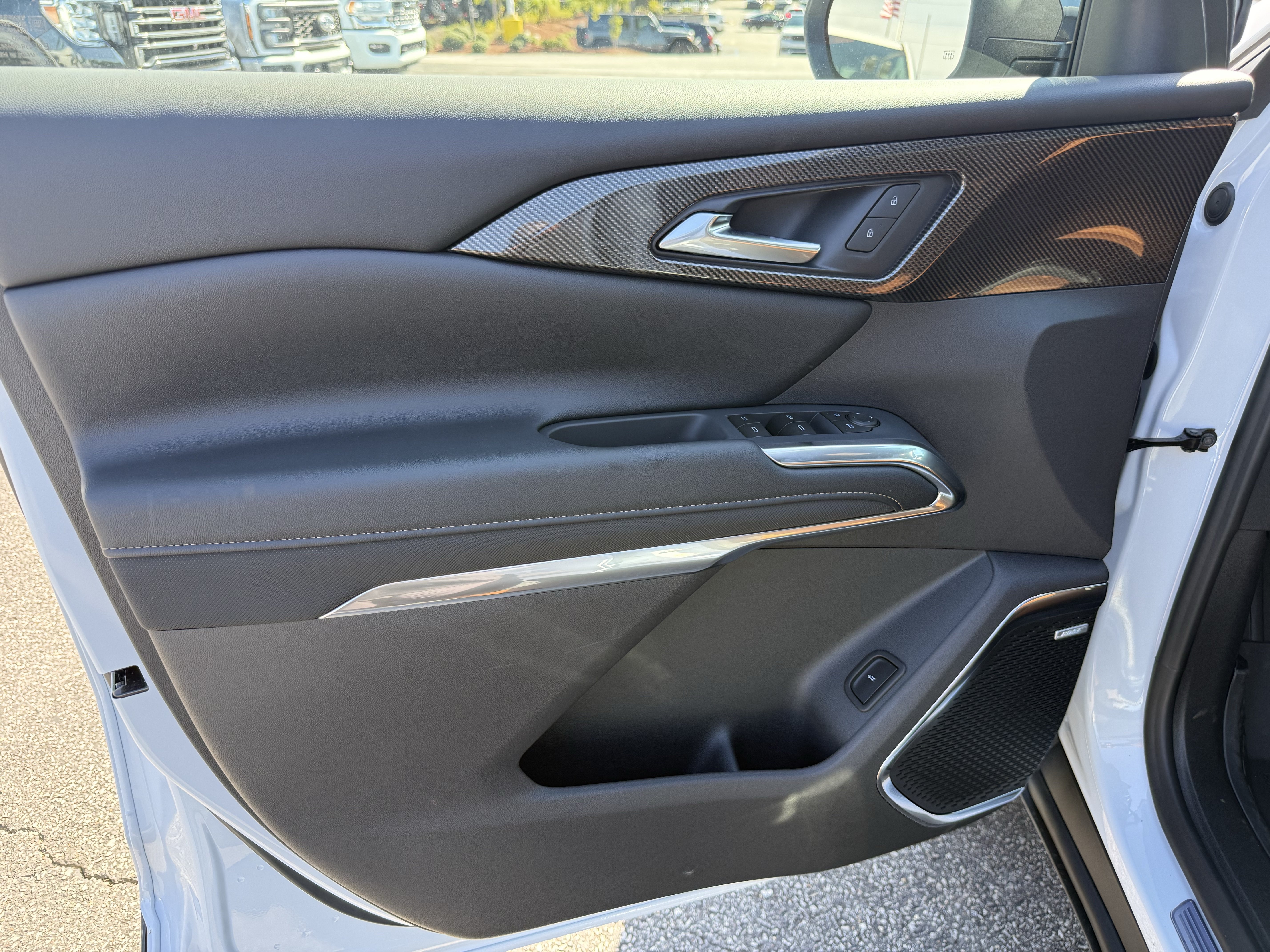 New 2027 Chevrolet Traverse Z71 w/ Enhanced Driving Package AWD/4WD image 14
