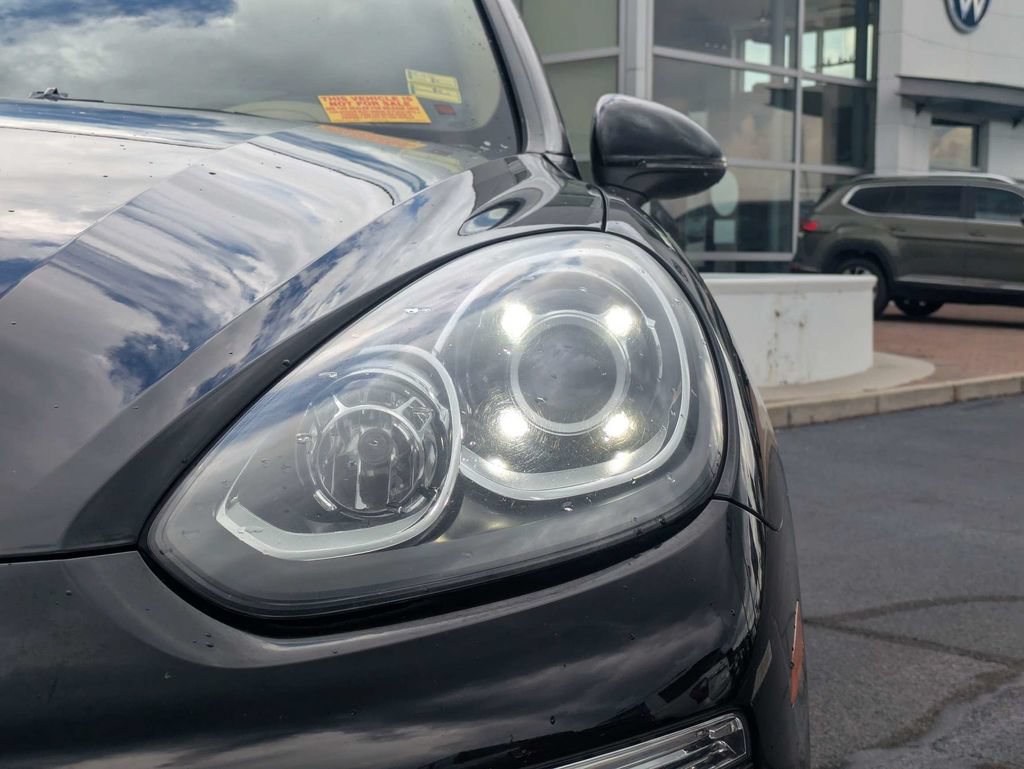 Used 2016 Porsche Cayenne AWD/4WD image 12
