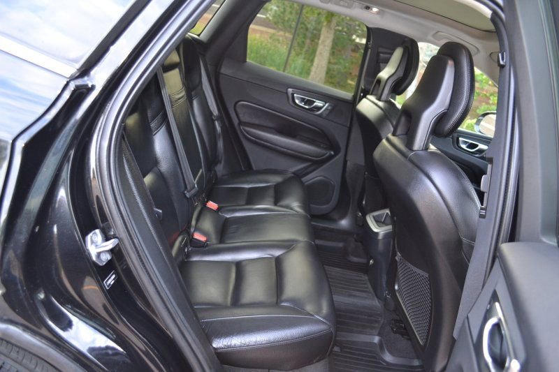 Used 2018 Volvo XC60 T5 Momentum w/ Vision Package image 28