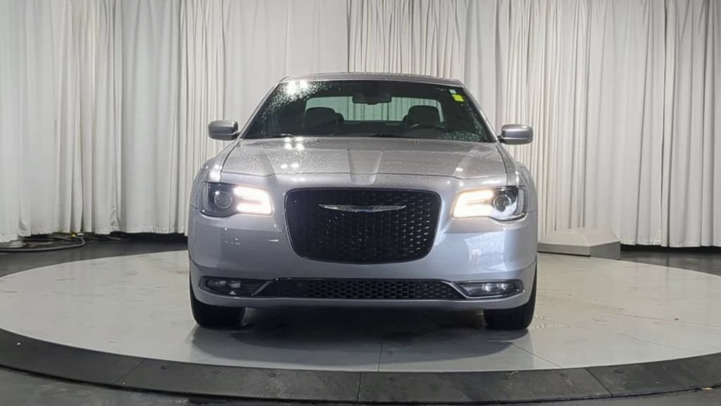 Used 2018 Chrysler 300 S w/ 300S Premium Group AWD/4WD image 3