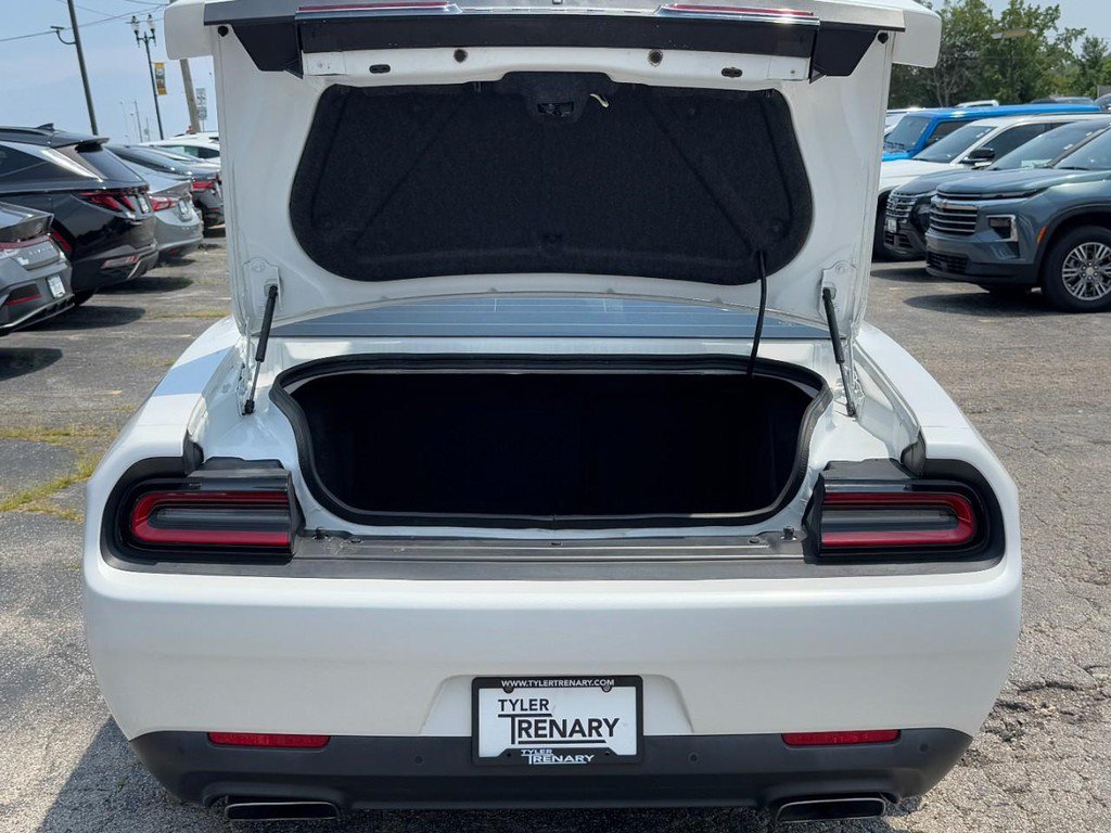 Used 2015 Dodge Challenger R/T Plus RWD image 6