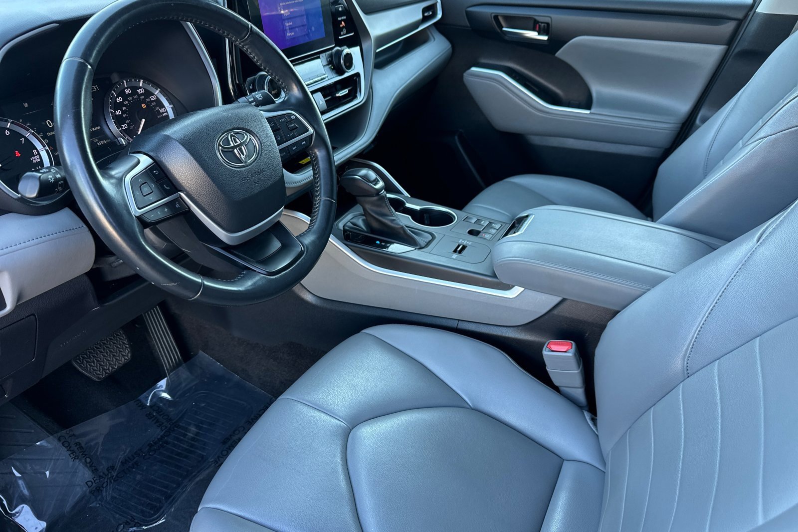 Used 2023 Toyota Highlander XLE image 10