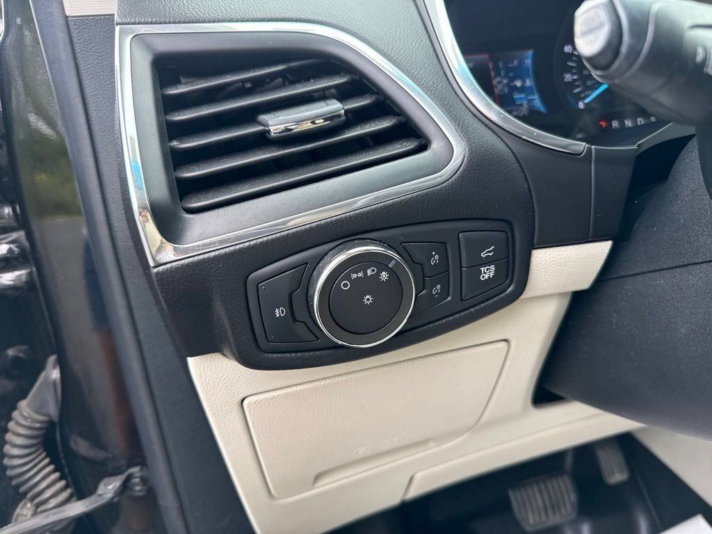 Used 2021 Ford Edge Titanium AWD/4WD image 32