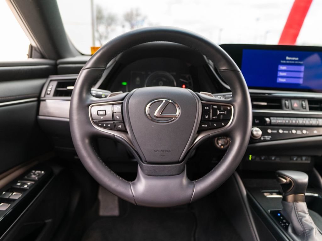 Used 2025 Lexus ES 300h w/ Premium Package FWD image 18
