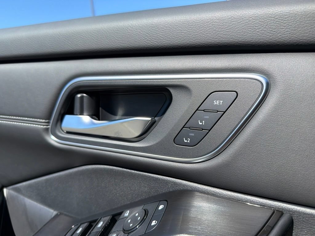 New 2026 Nissan Rogue Platinum AWD/4WD image 16
