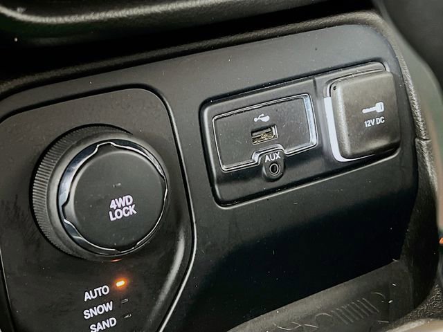 Used 2016 Jeep Renegade Latitude image 20