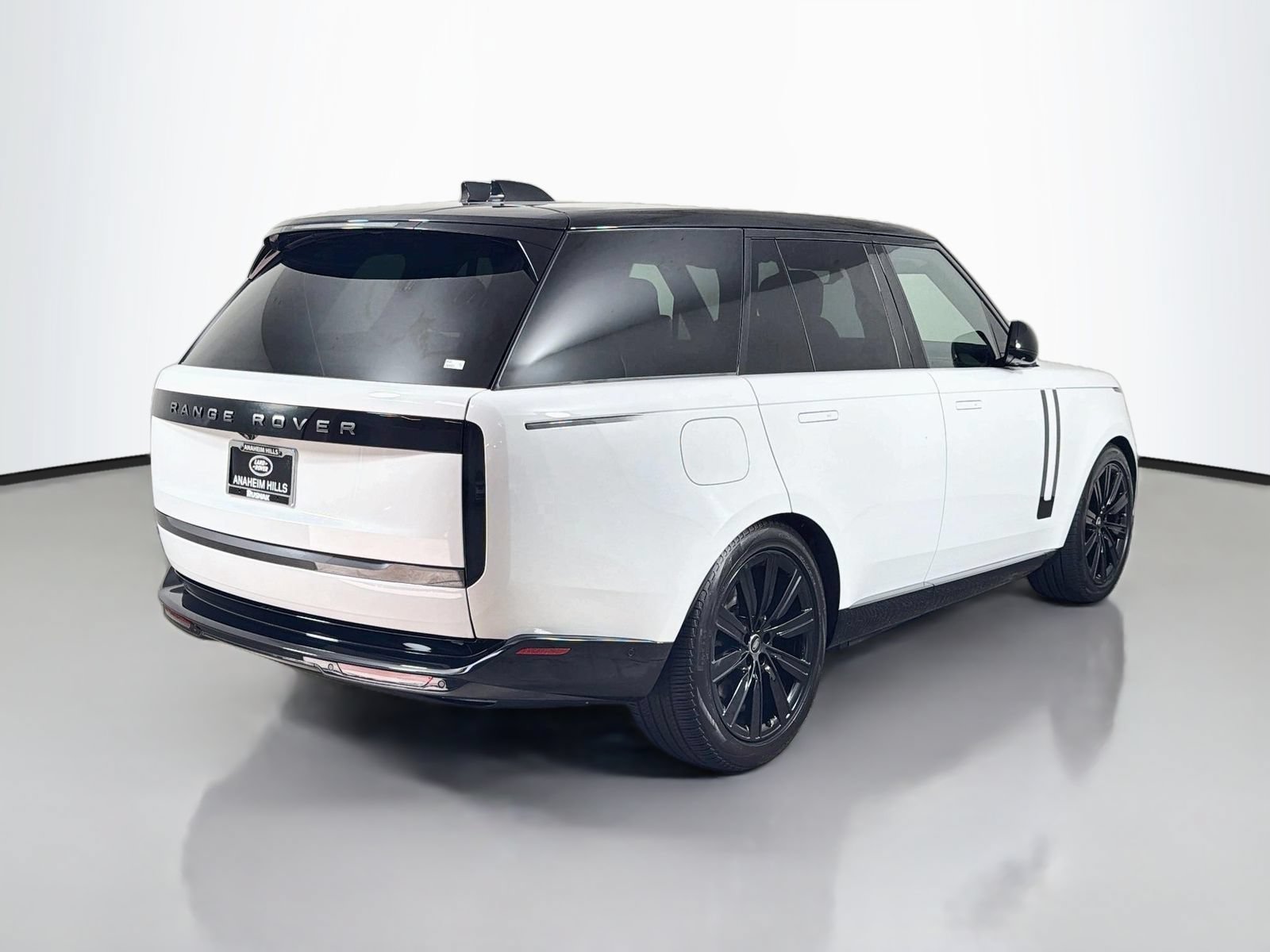 Certified 2025 Land Rover Range Rover SE AWD/4WD image 5