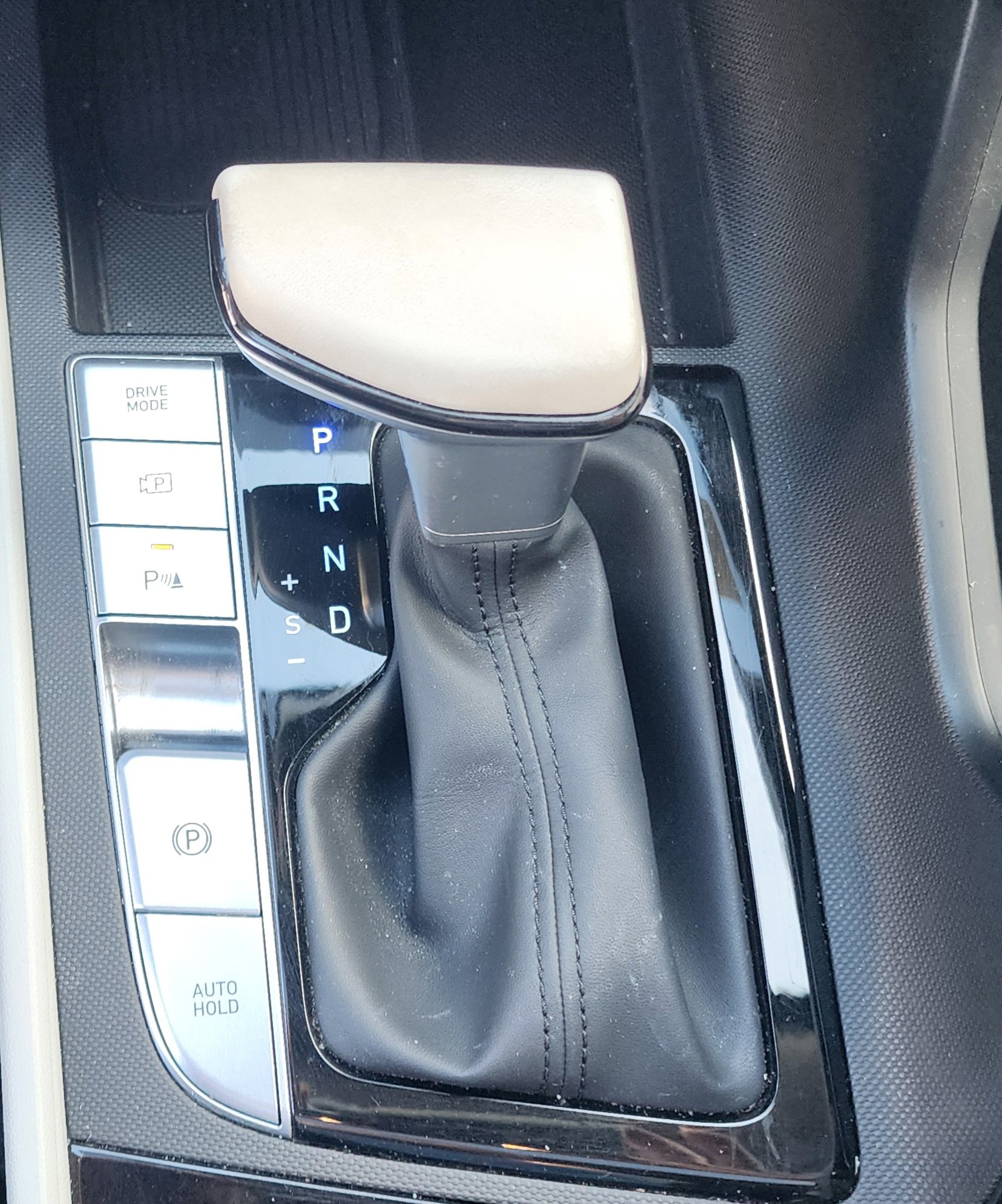 Used 2024 Hyundai Elantra Limited FWD image 12