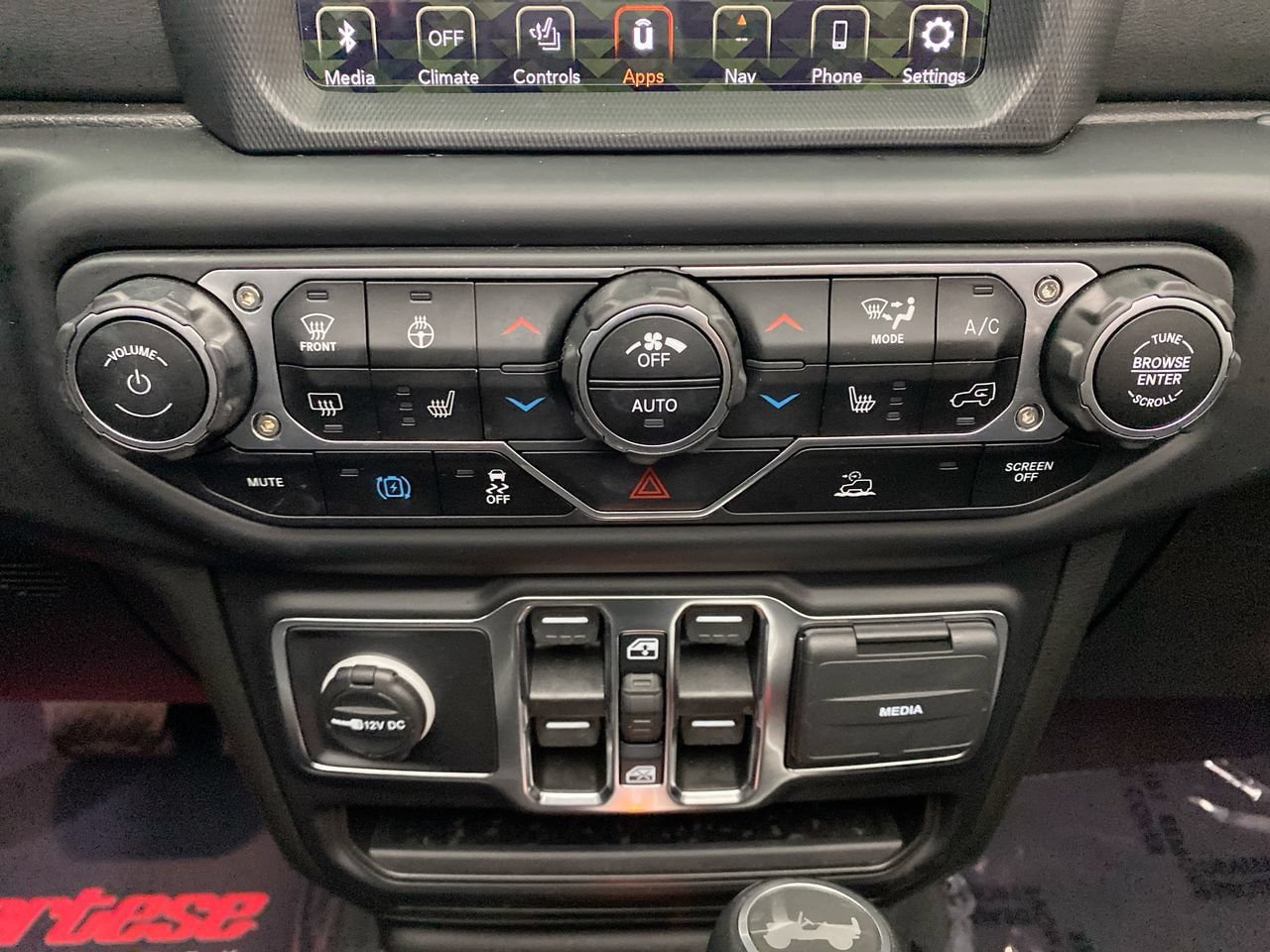 Used 2022 Jeep Wrangler Unlimited Sahara w/ Cold Weather Group AWD/4WD image 22