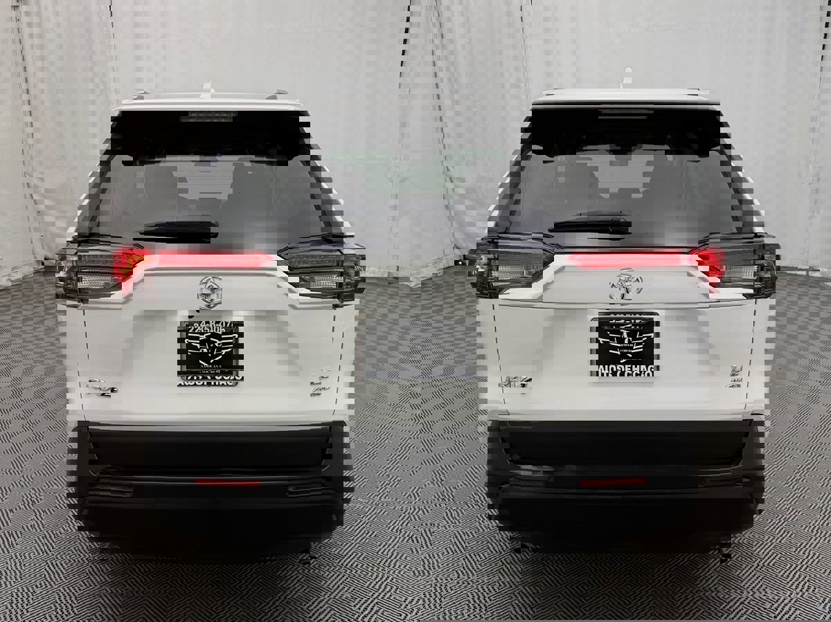 Used 2019 Toyota RAV4 LE image 6