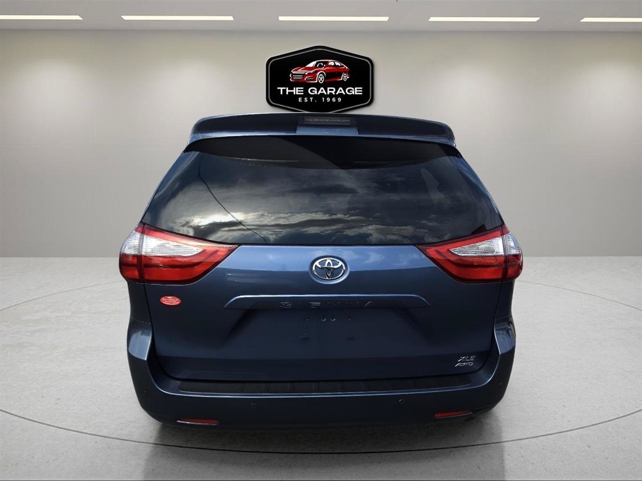 Used 2017 Toyota Sienna XLE Premium w/ Outdoor Package AWD/4WD image 5