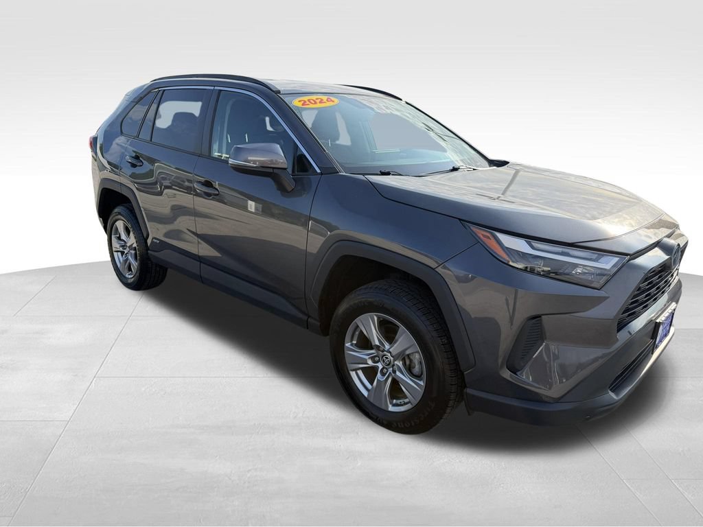 Used 2024 Toyota RAV4 LE AWD/4WD image 3
