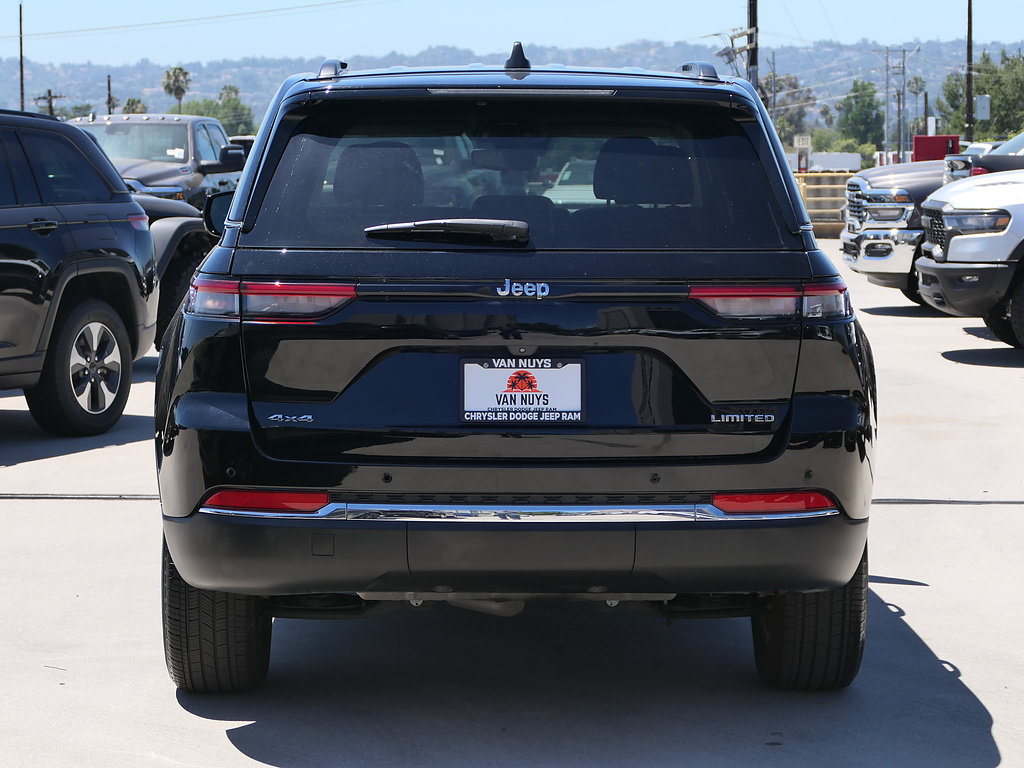 Used 2023 Jeep Grand Cherokee Limited AWD/4WD image 4