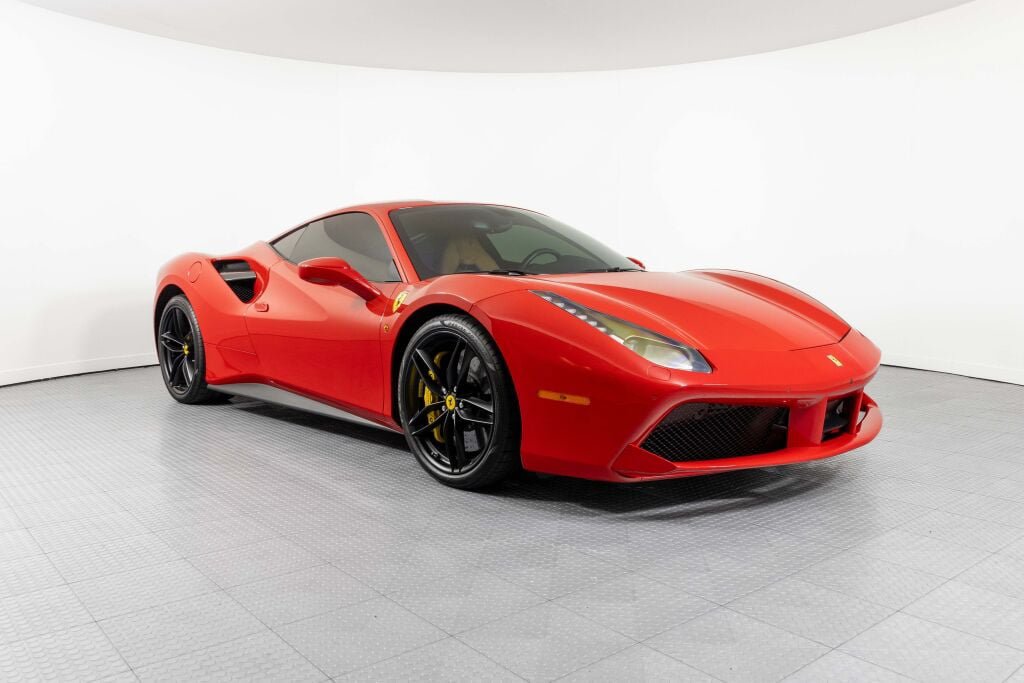 Used 2017 Ferrari 488 GTB RWD image 11