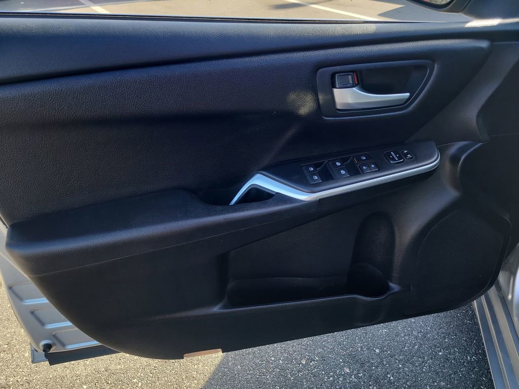 Used 2017 Toyota Camry SE FWD image 13
