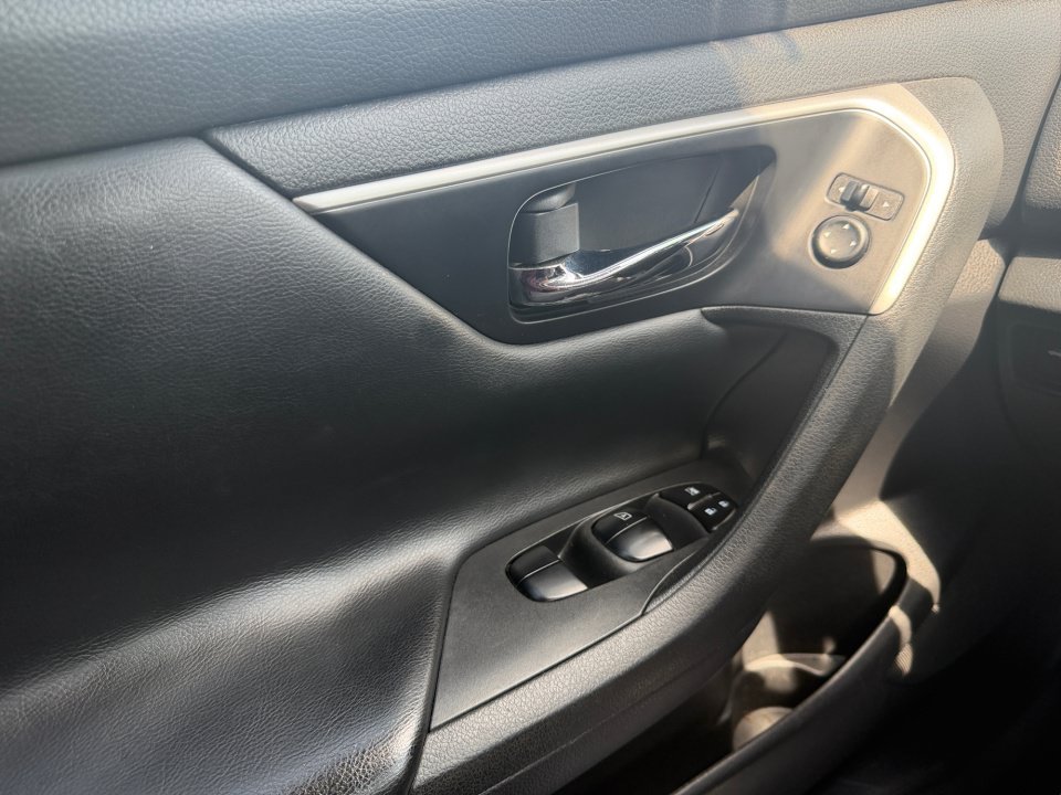 Used 2017 Nissan Altima 2.5 SV FWD image 32