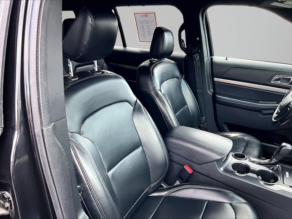Used 2019 Ford Explorer XLT w/ Equipment Group 202A FWD image 7