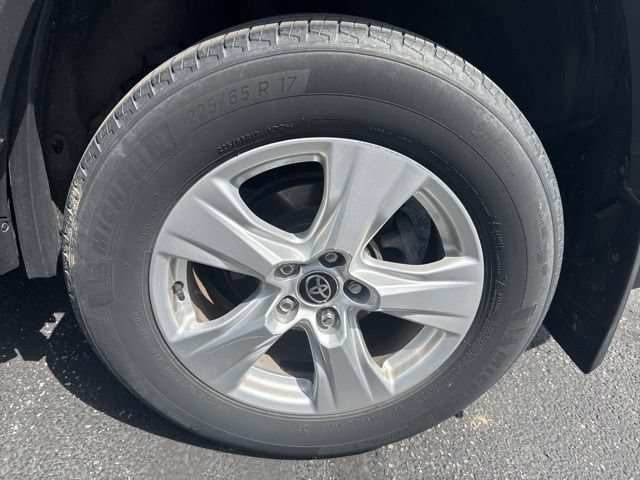Used 2021 Toyota RAV4 XLE AWD/4WD image 24