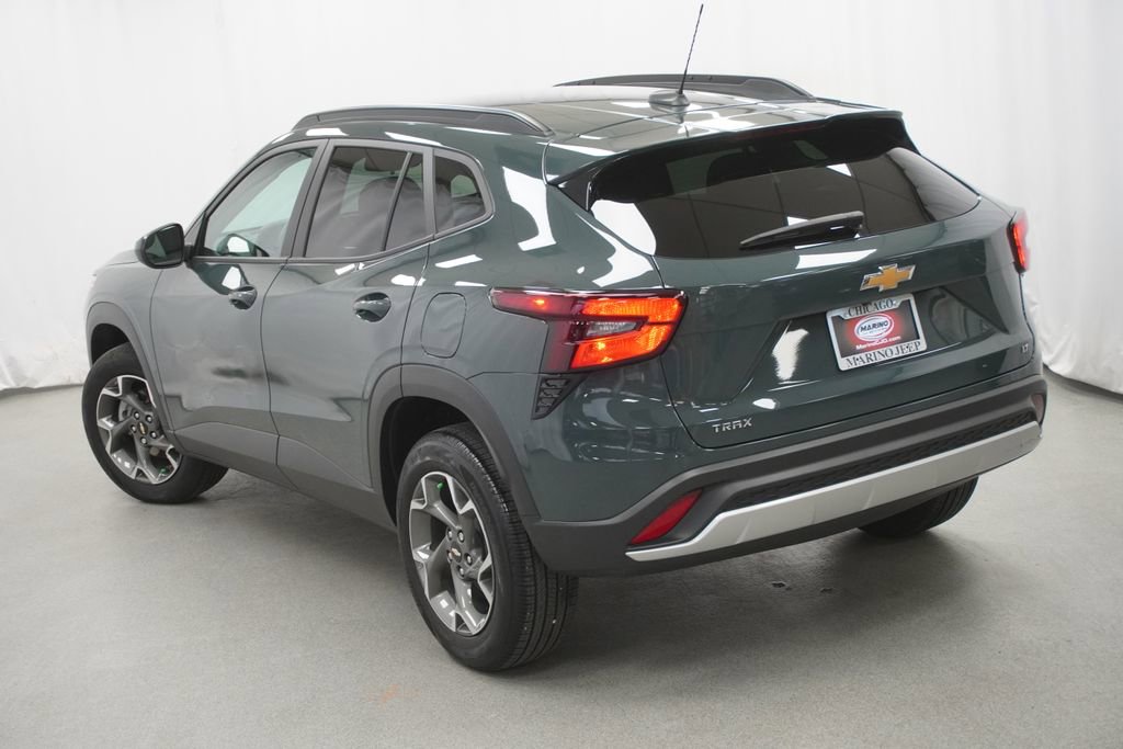 Used 2025 Chevrolet Trax LT w/ LT Convenience Package FWD image 12