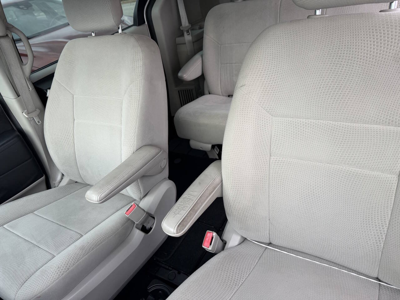 Used 2013 Dodge Grand Caravan American Value Package FWD image 27