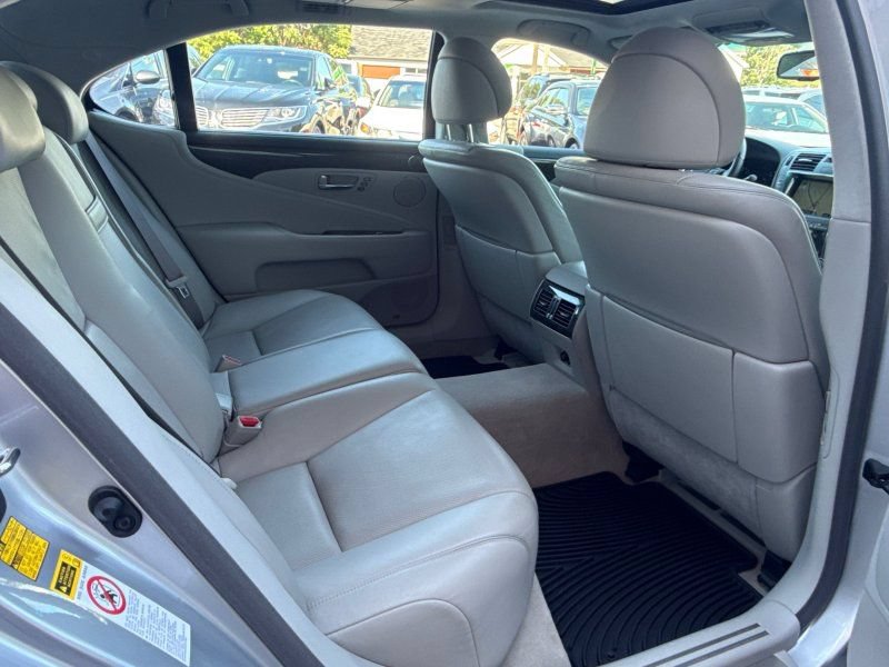 Used 2007 Lexus LS 460 L w/ Luxury Pkg RWD image 20