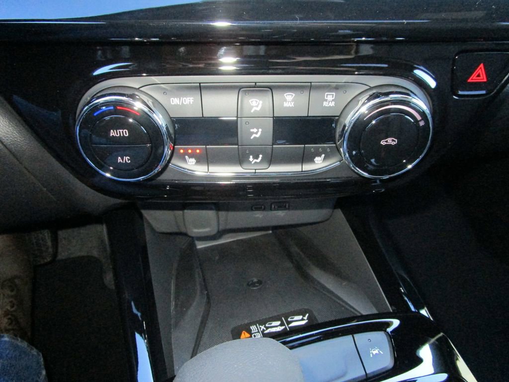 New 2026 Chevrolet Trax RS w/ Sunroof Package image 32