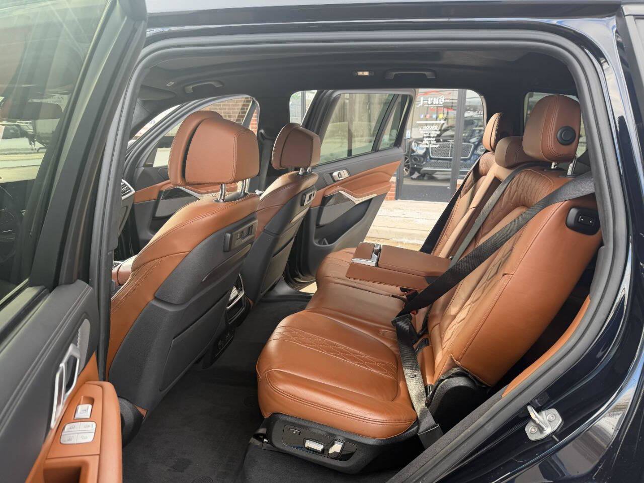 Used 2019 BMW X7 xDrive50i w/ M Sport Package image 29