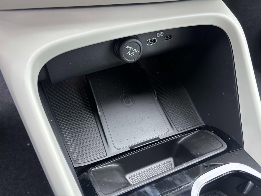 Used 2025 Volvo XC40 B5 Plus w/ Protection Package Premier image 22