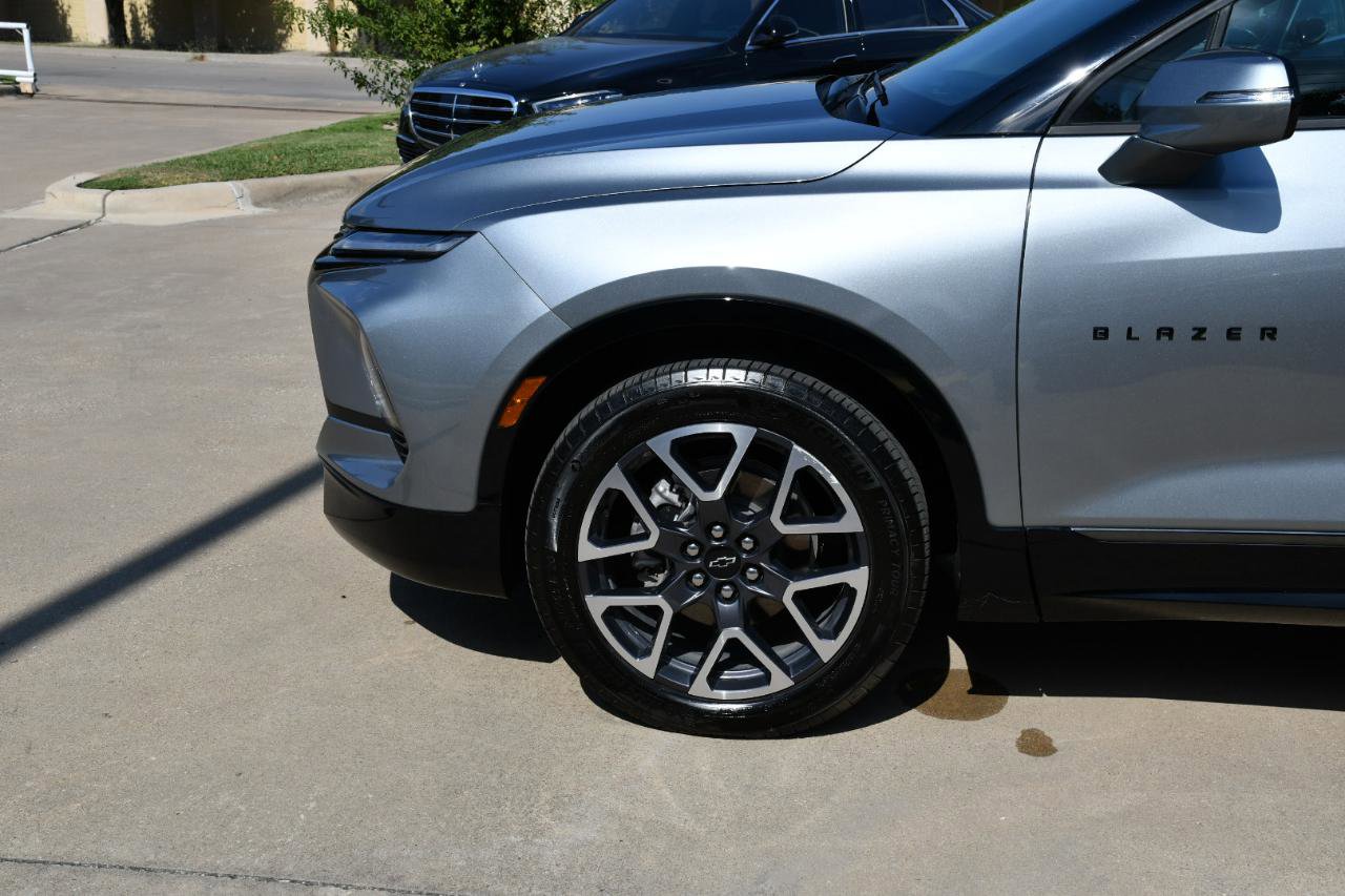 Used 2025 Chevrolet Blazer RS FWD image 4