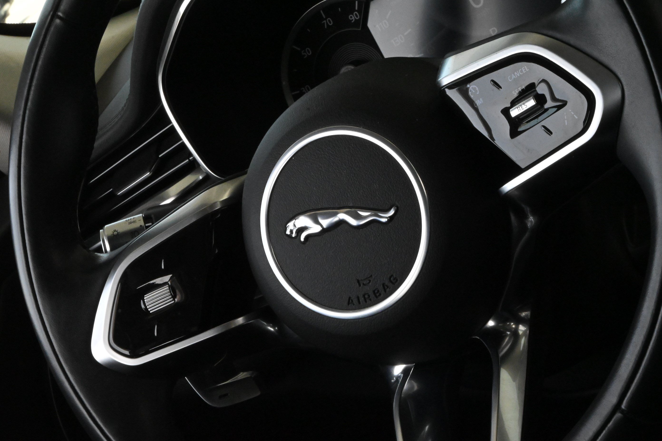 Used 2022 Jaguar F-PACE AWD/4WD image 25