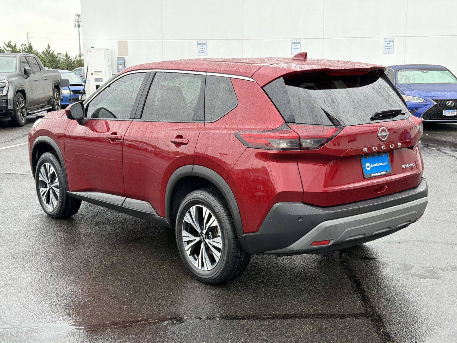 Used 2023 Nissan Rogue SV AWD/4WD image 3