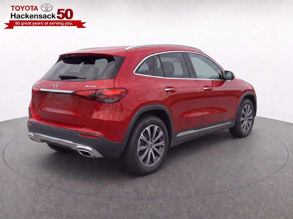 Used 2023 Mercedes-Benz GLC 300 4MATIC image 4