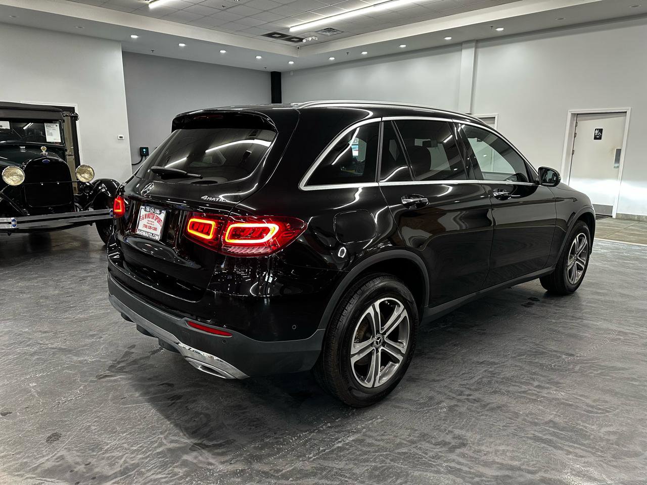 Used 2021 Mercedes-Benz GLC 300 4MATIC w/ Premium Package image 5