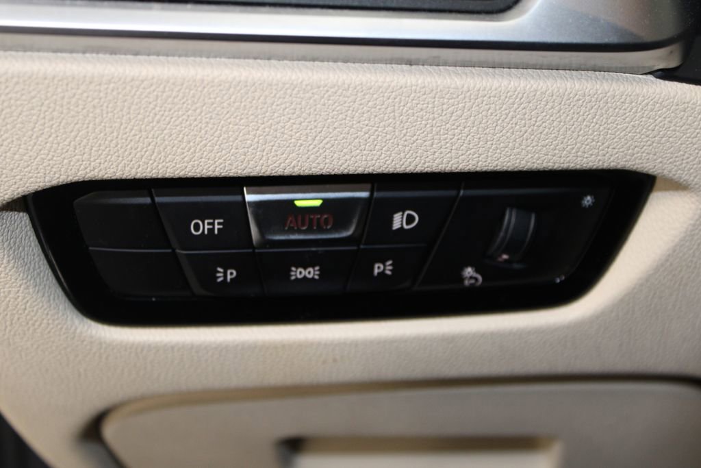 Used 2019 BMW 330i xDrive Sedan image 25