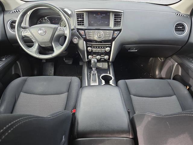 Used 2018 Nissan Pathfinder SV image 17