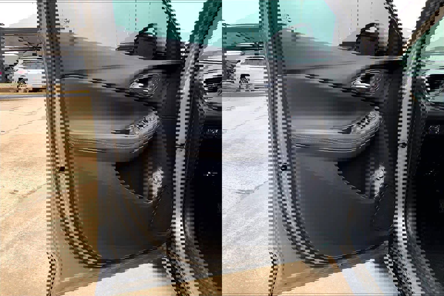 Used 2024 Buick Encore GX Sport Touring w/ Comfort Package image 21